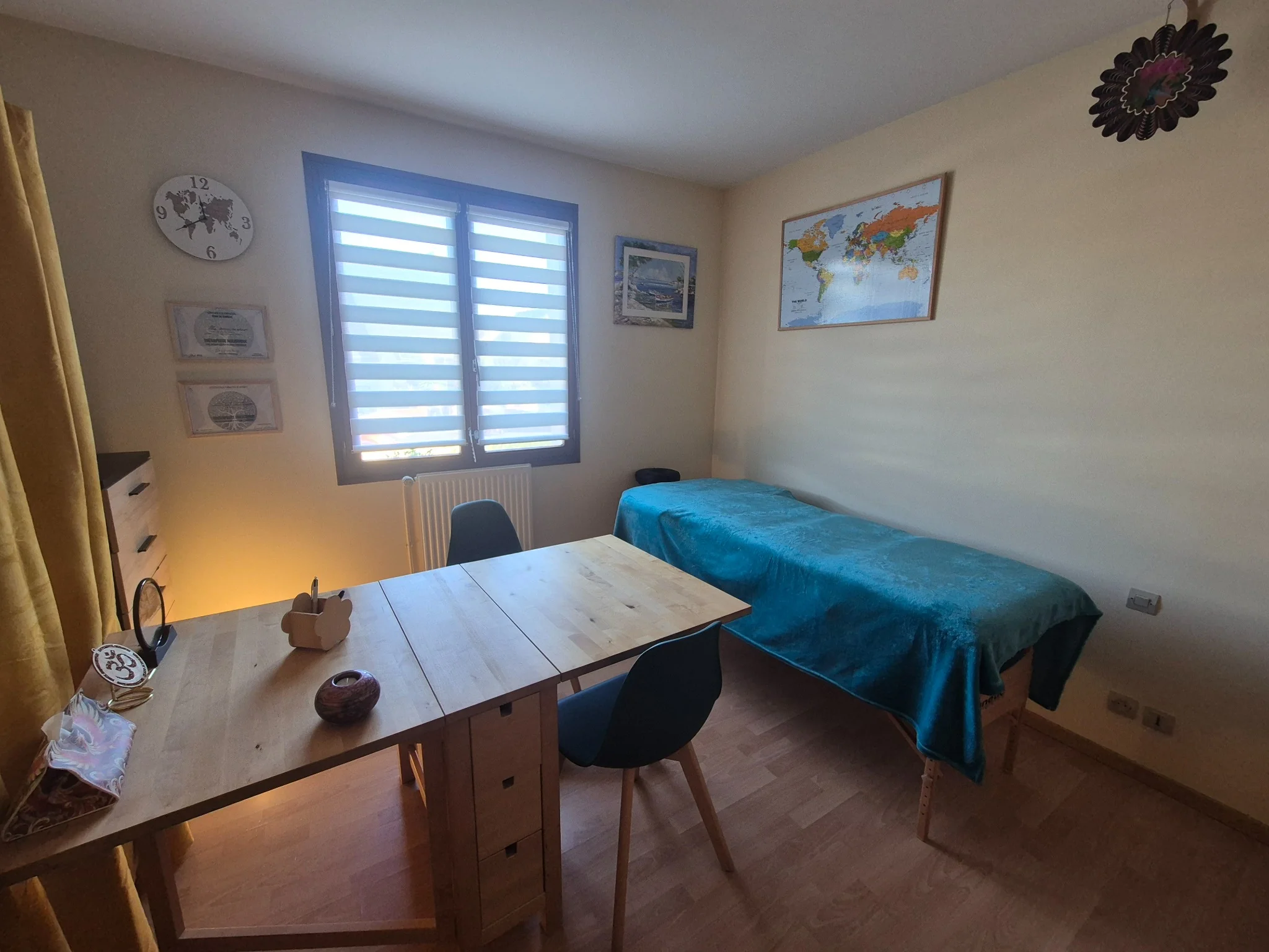 Vue du cabinet de thérapie énergétique pour des séances en présentiel près de Rennes ou en visio.