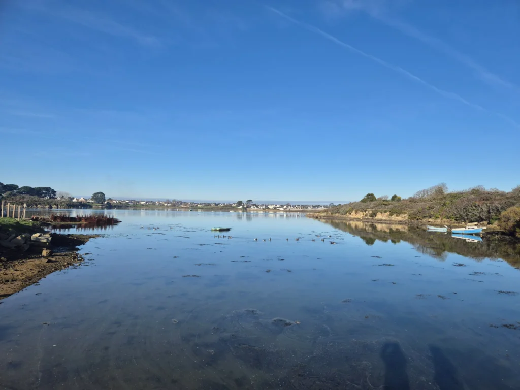 Paysage marin apaisant symbolisant le retour au calme intérieur et l’équilibre émotionnel, accompagnement énergétique à St Jacques de la Lande près de Rennes. 